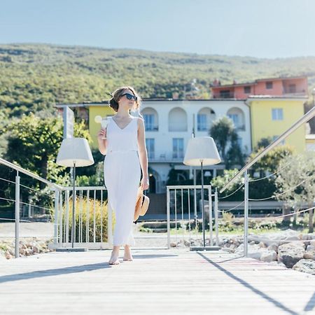 Hotel Orione - Lake Front Hotel Brenzone sul Garda Luaran gambar