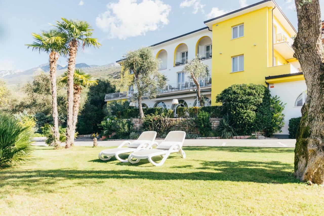Hotel Orione - Lake Front Hotel Brenzone sul Garda Luaran gambar