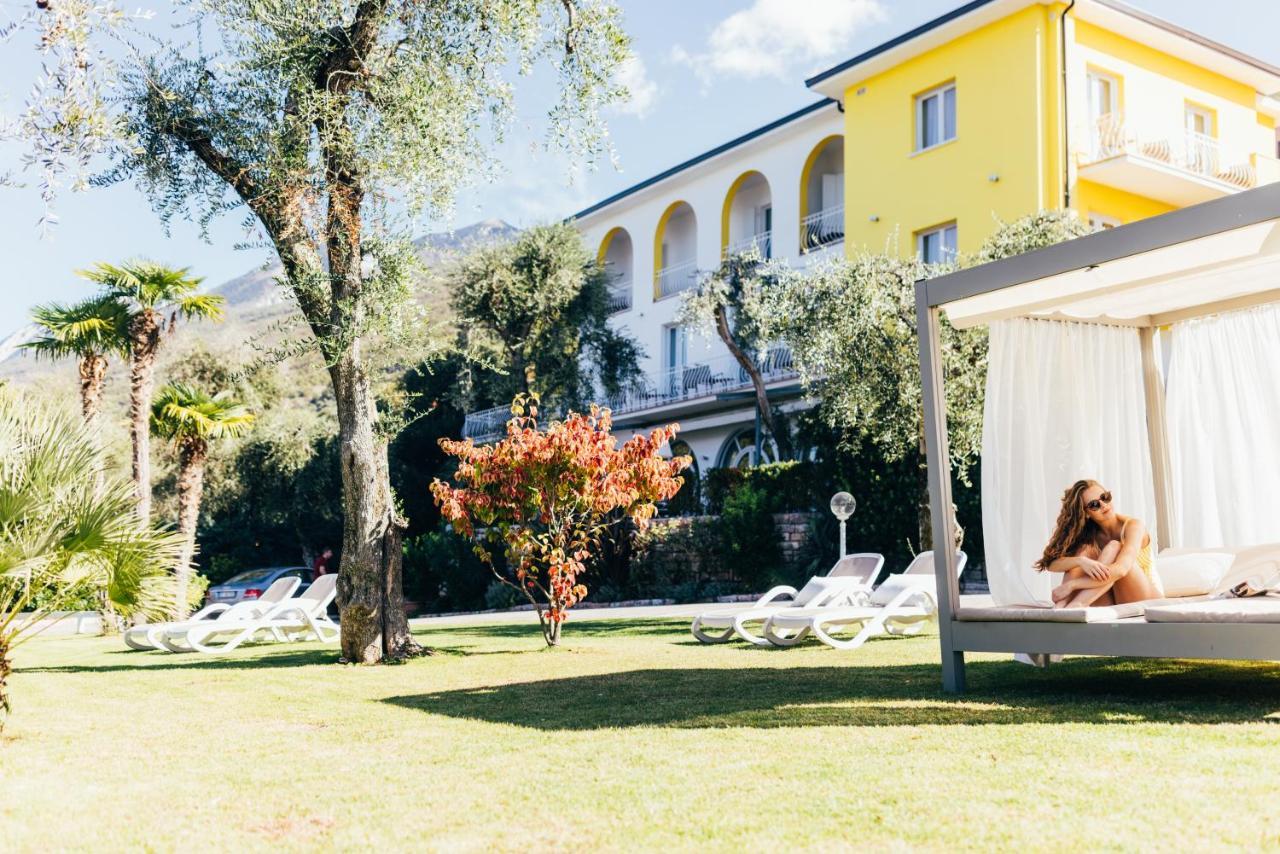 Hotel Orione - Lake Front Hotel Brenzone sul Garda Luaran gambar