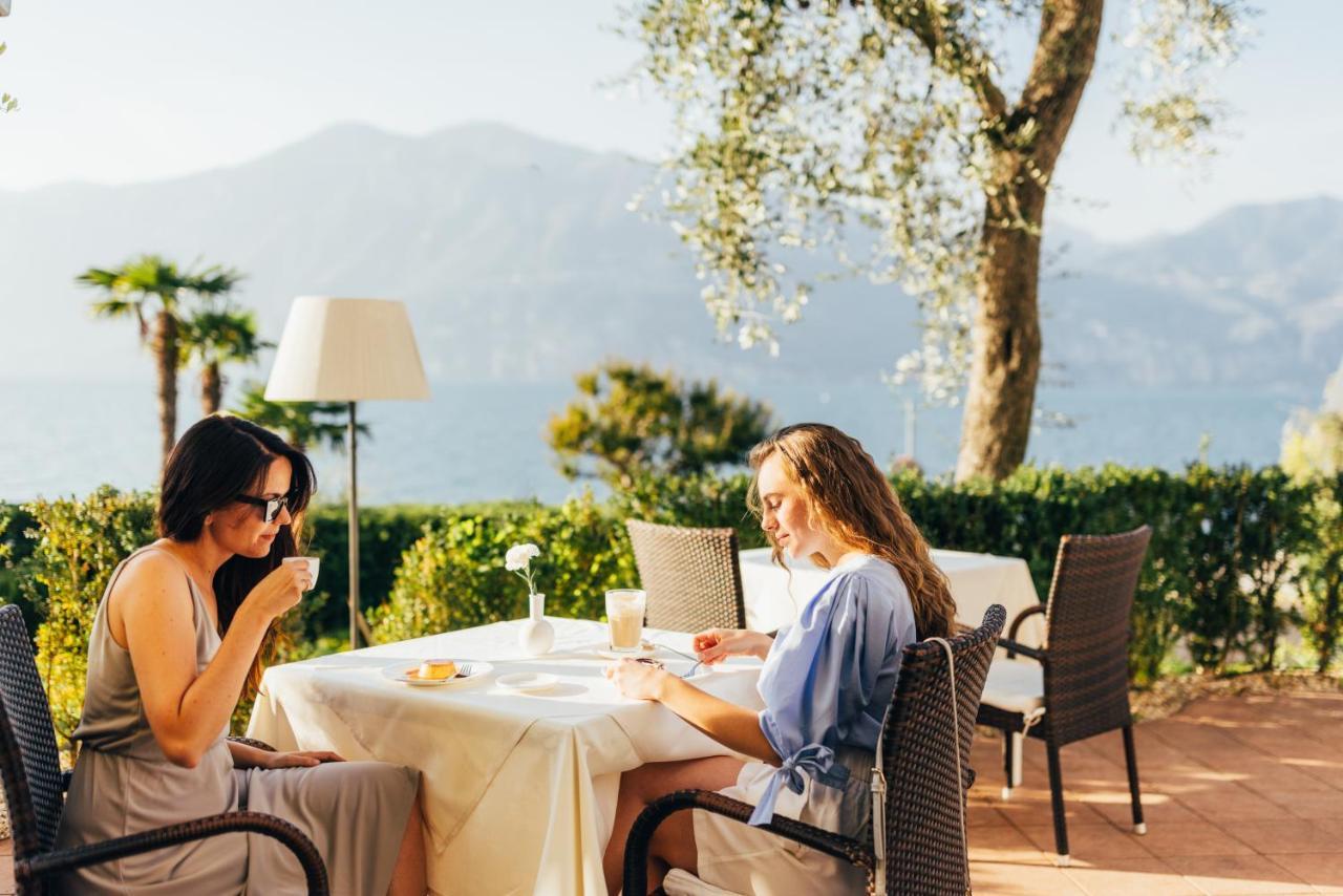 Hotel Orione - Lake Front Hotel Brenzone sul Garda Luaran gambar