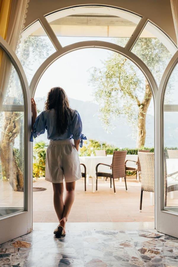 Hotel Orione - Lake Front Hotel Brenzone sul Garda Luaran gambar
