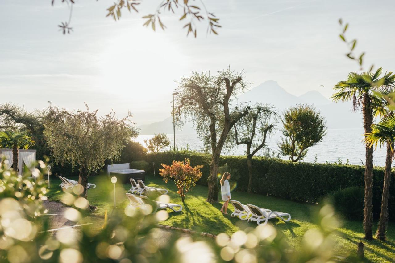 Hotel Orione - Lake Front Hotel Brenzone sul Garda Luaran gambar
