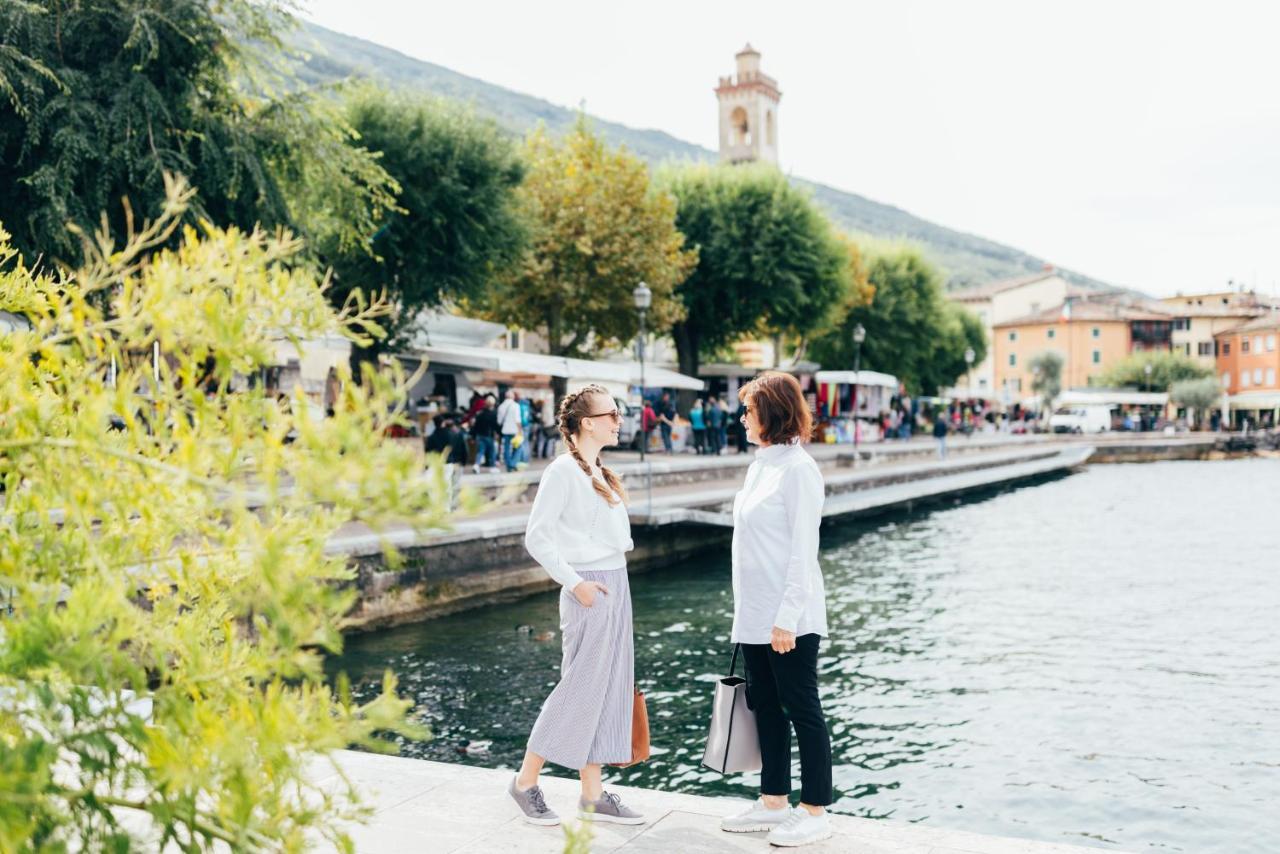 Hotel Orione - Lake Front Hotel Brenzone sul Garda Luaran gambar