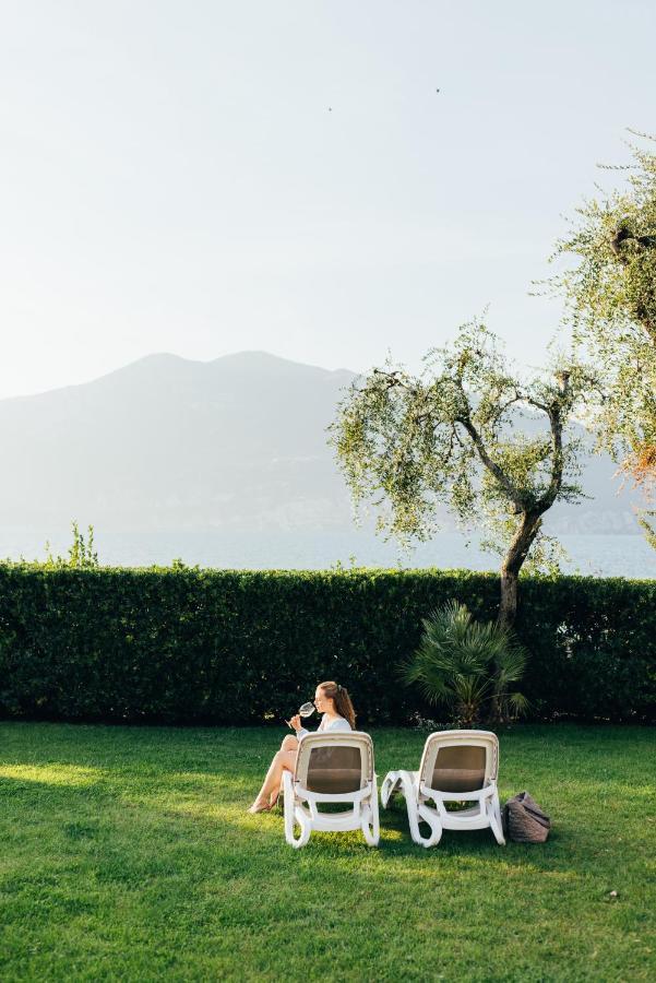 Hotel Orione - Lake Front Hotel Brenzone sul Garda Luaran gambar