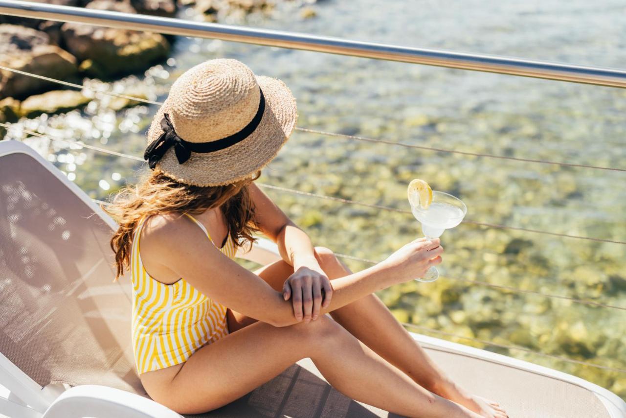 Hotel Orione - Lake Front Hotel Brenzone sul Garda Luaran gambar