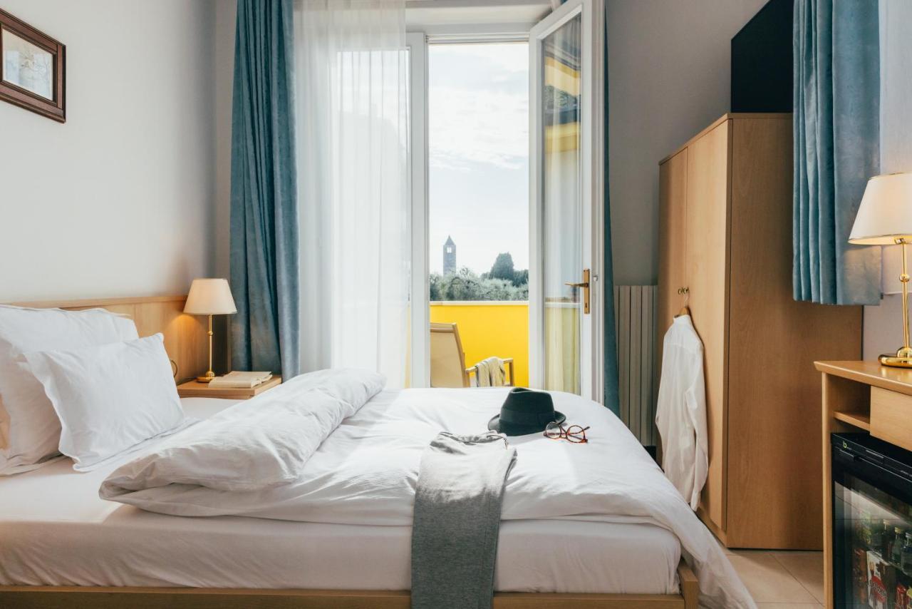 Hotel Orione - Lake Front Hotel Brenzone sul Garda Bilik gambar