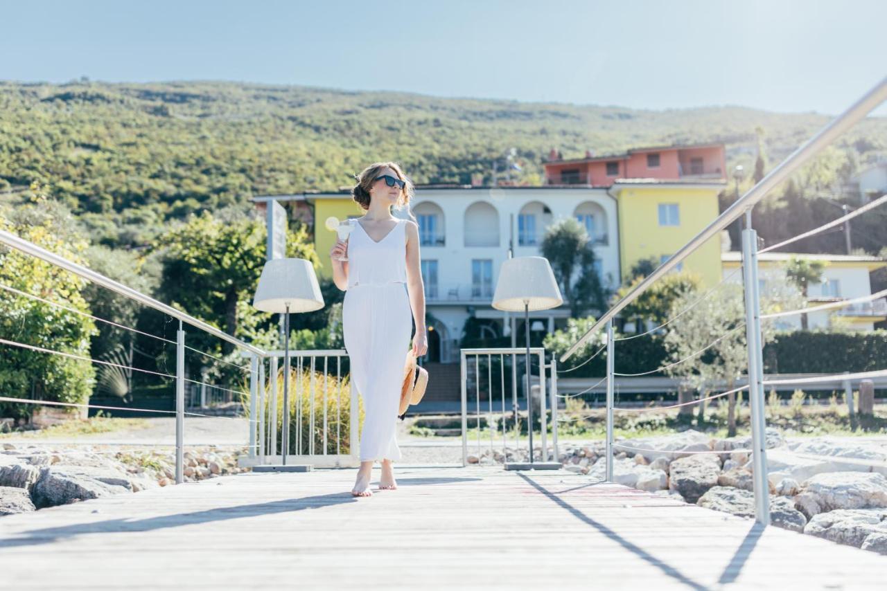 Hotel Orione - Lake Front Hotel Brenzone sul Garda Luaran gambar